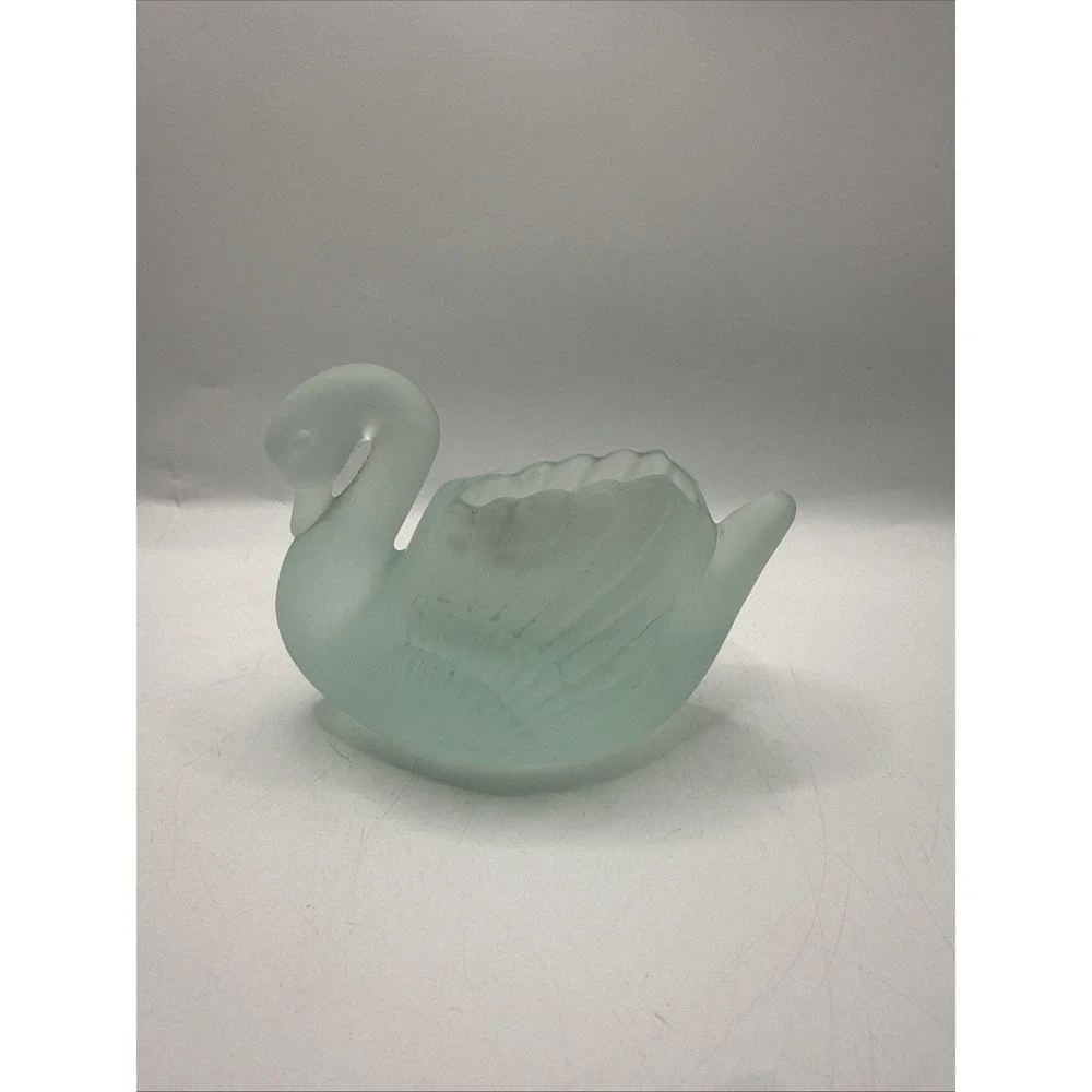 N/A swan frosted